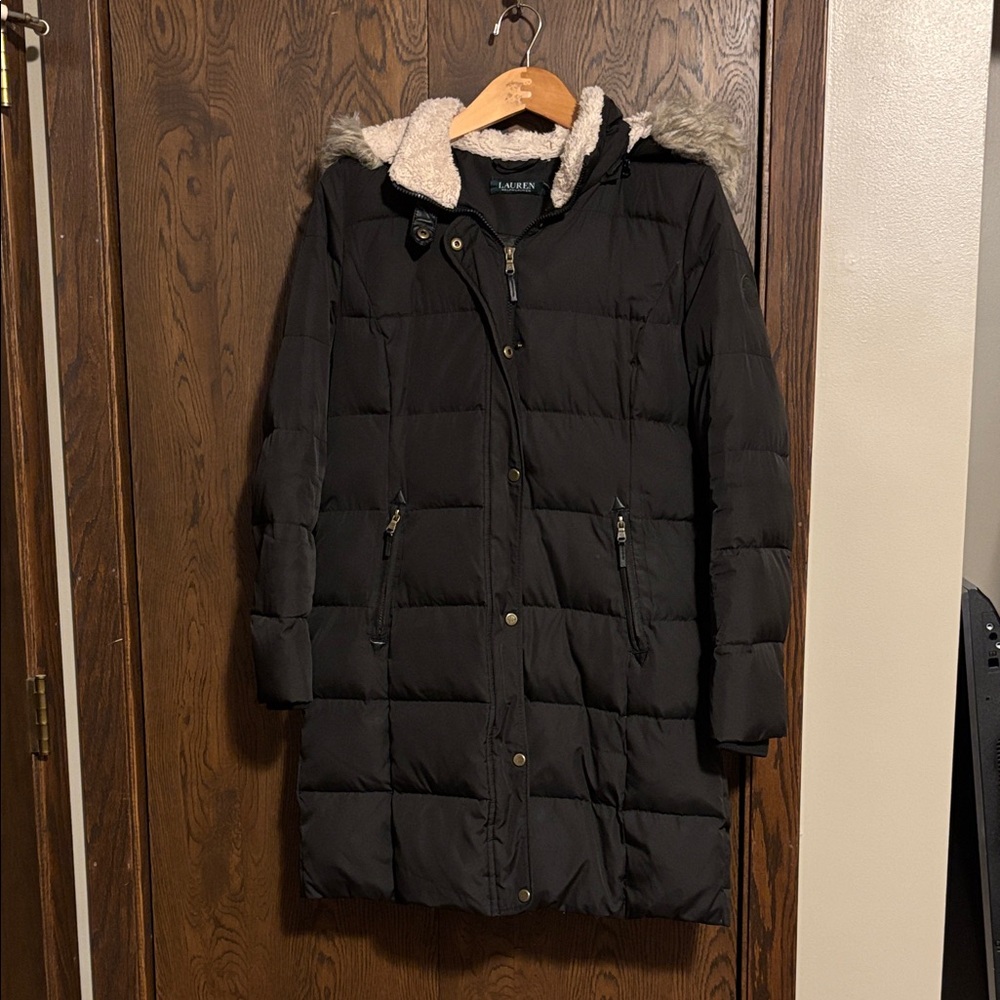 Women’s down coat size medium 
Color is dark brown almost looks black